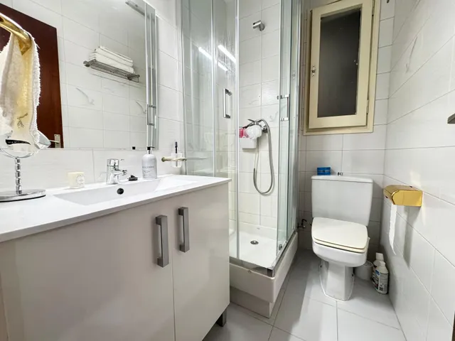 PISO DE 4 habitaciones Y DOS BAÑOS EN LA CALLE CALABRIA CERCA DEL SAGRADO CORAZÓN — 17
