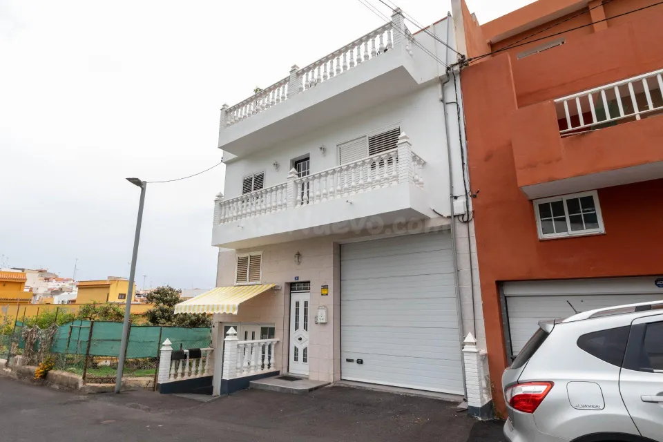 CASA EN EL CENTRO DE SANTA URSULA