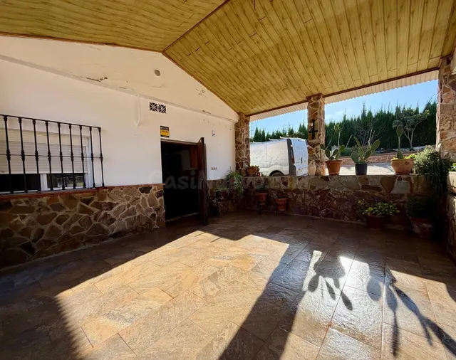 Finca en Mollina con casa, piscina, pista de tenis y 7.000 m - foto 4