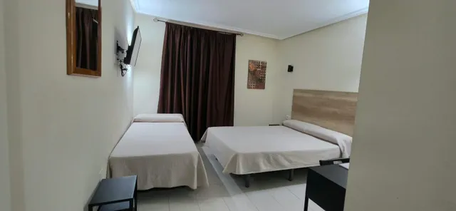 Hotel de 2 estrellas reformado en La Marina de Elche, zona Guardamar — 15