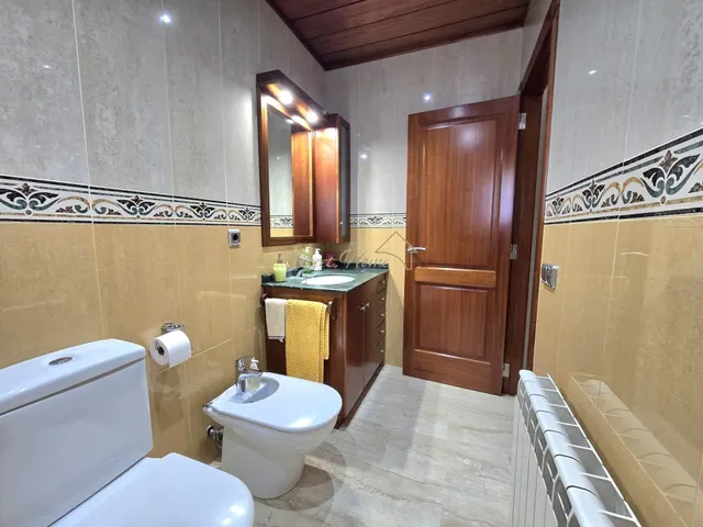 Casa impecable con privacidad, piscina y vistas panorámicas — 37