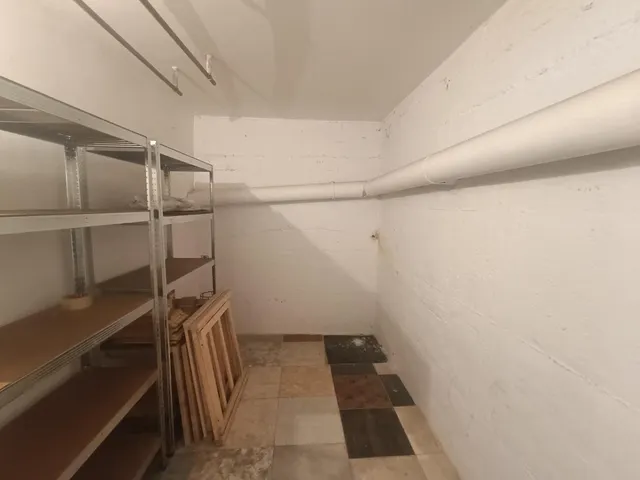Garaje para coche pequeño + trastero de 9,30 m2 en San Basilio — 14