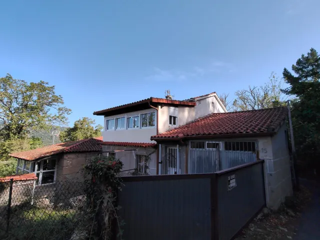 CASA independiente, con pequeño terreno. Nogueira de Ramuin