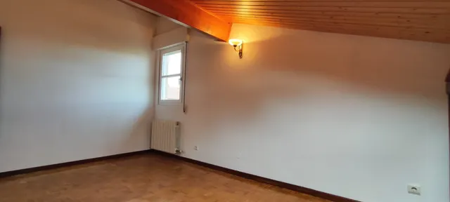 CHALET CON JARDÍN A UN PASO DEL CENTRO DE TORRELAVEGA.- — 23