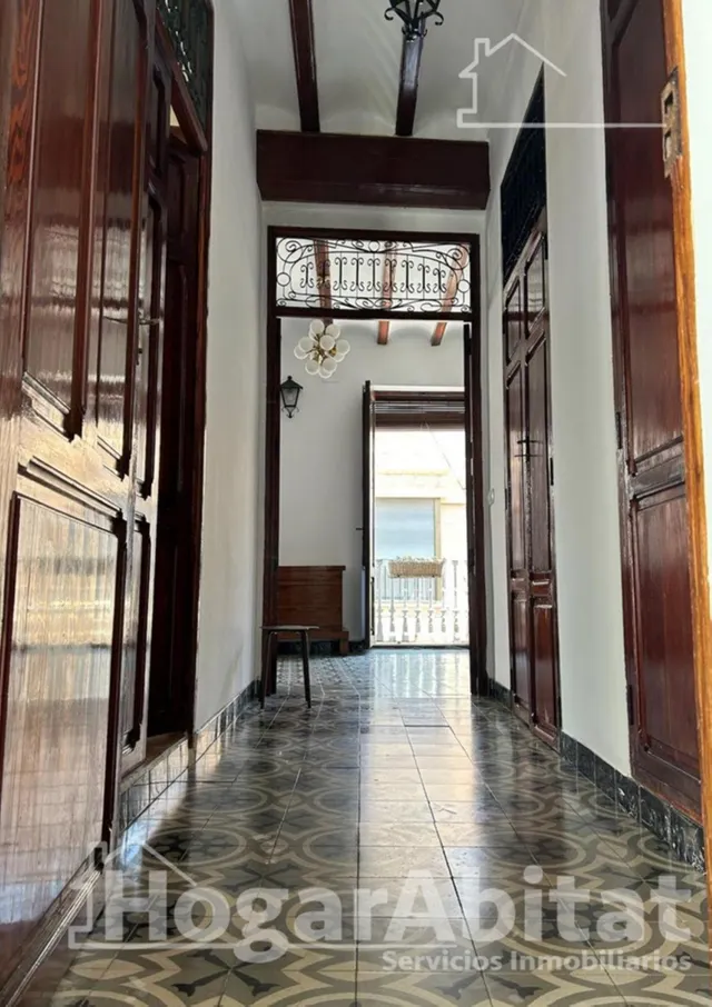 Tradición y calidez mediterránea en esta emblemática casa de pueblo reformada con chimenea, patio — 21