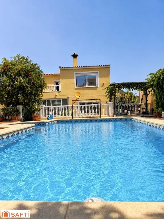 Tu refugio mediterráneo: privacidad, espacio y una villa par - foto 3