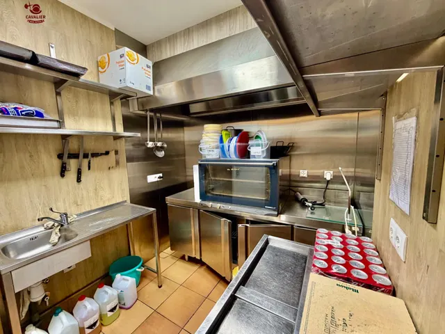 Bar Restaurante con 128m2 distribuidos en planta comercial de 98m2 más almacén de 30m2, ofreciendo una distribución cómoda, funcional y muy eficiente para el desarrollo de la actividad h — 12