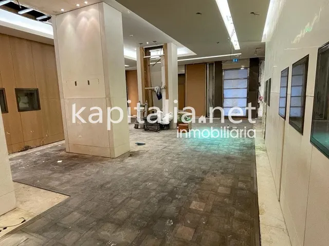 Local comercial en alquiler en el centro en Valencia (Valencia) — 30