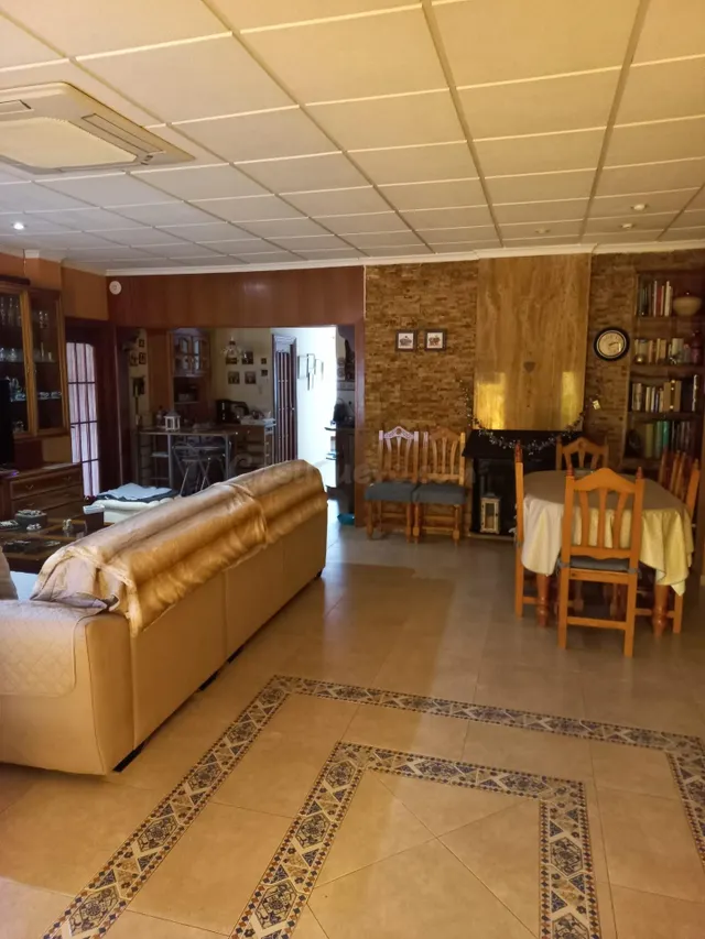 Casa de campo con gran almacén — 3