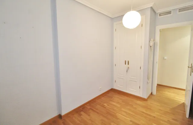 Maravillosa vivienda junto al Corte Inglés. Ahora en oferta. Llámanos. — 29