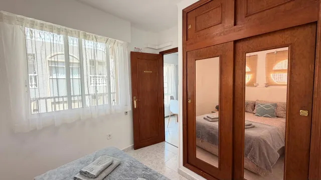 Apartamento acogedor con vista lateral al mar en Torrevieja — 9
