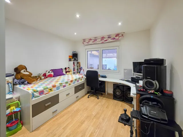 Precioso chalet adosado de 4 dormitorios con piscina privada y garaje en Carranque — 31