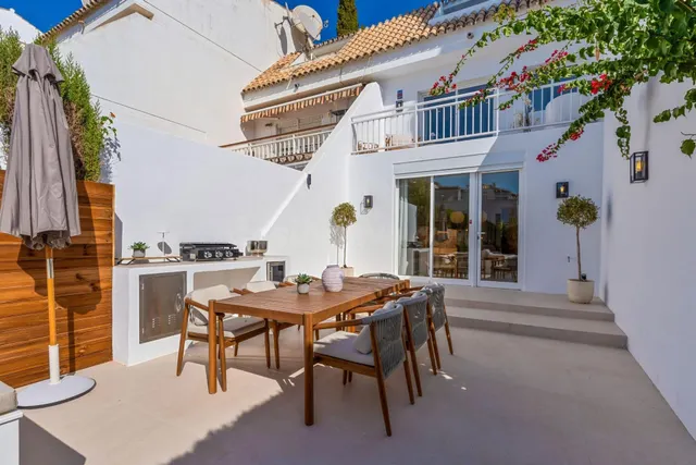 Adosado en venta con 4 dormitorios, 4 baños, piscina privada