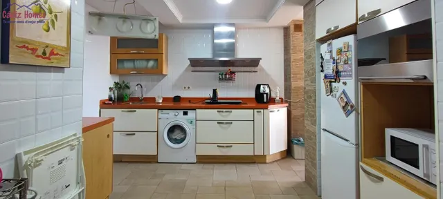 AMPLIA VIVIENDA A LOS PIES DE LA CALETA — 6