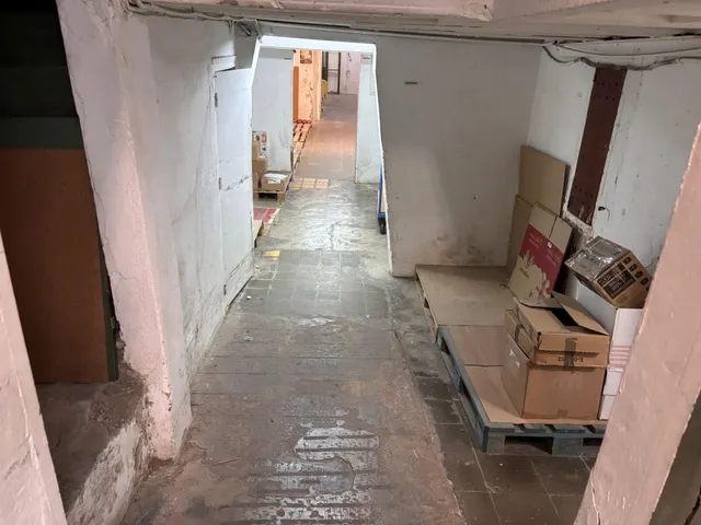 Local comercial muy cerca de las Ramblas — 3