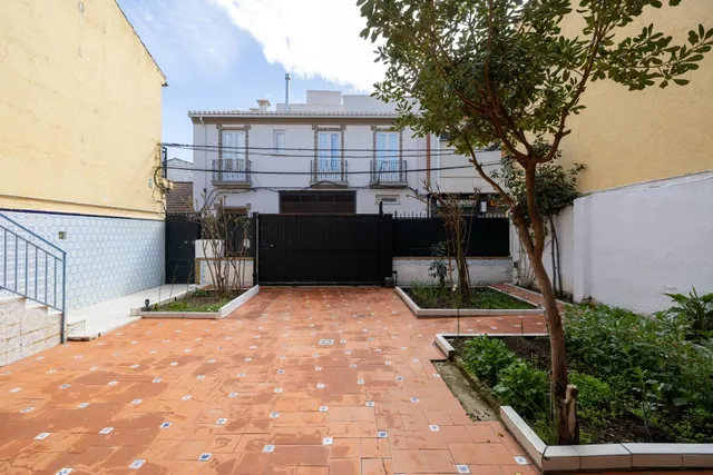 CASA EN PLENO CENTRO DE ARMILLA — 35