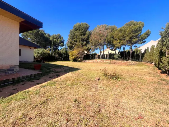 Chalet independiente, Piscina, gran garaje, aire acondicionado, gran parcela — 20