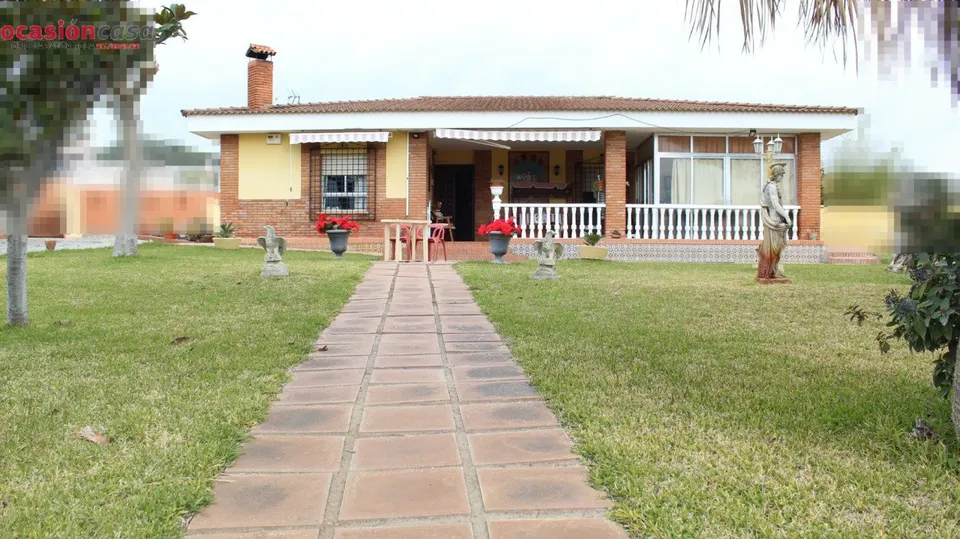 CHALET EN LA COLINA