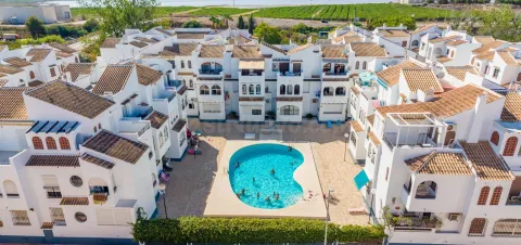 Vivienda en planta baja, orientación sur con piscina comunitaria y a solo 500 m de la playa