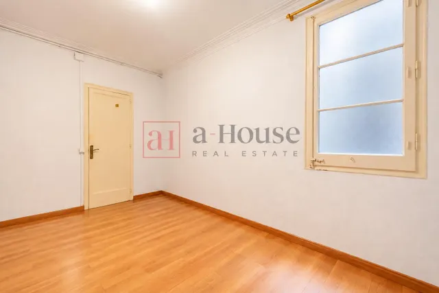Piso para reformar con balcón en l' antiga esquerra de l' eixample — 7