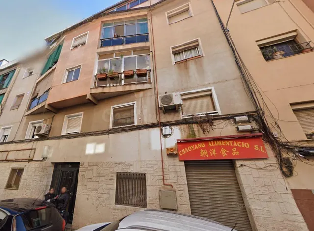 Piso inversión Santa Coloma: 3 dormitorios y ubicación estra