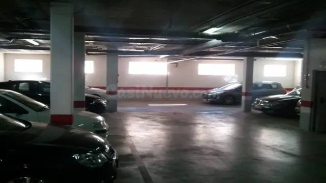 Garaje de Moto en Luis Montoto - Santa Justa (Sevilla)