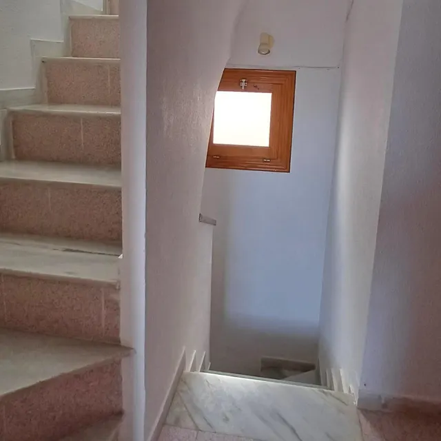 Amplia vivienda en urbanización con aparcamiento y piscina — 46