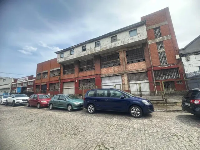 Nave industrial 2240m2 para reformar en Maliaño - foto 3