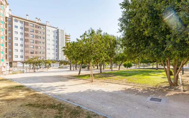 Piso de 5 dormitorios con dos plazas de garaje y trastero doble en Juan de Borbón, Murcia — 42