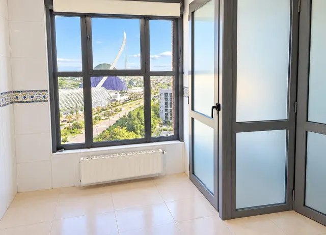 Piso de 3 habitaciones con piscina y garaje junto a Ciudad de las Artes — 7