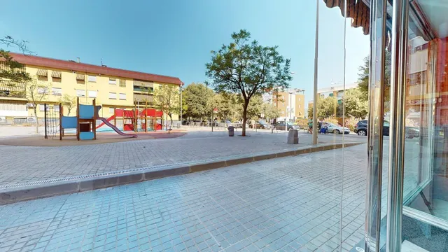 LOCAL COMERCIAL CON MAS DE CINCO METROS DE FACHADA, EN CTRA. - foto 2