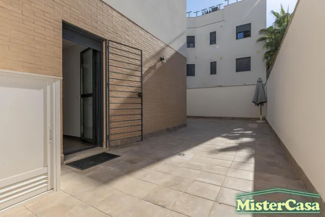¡¡¡EXCLUSIVA!! ROTA  Piso de 4 dormitorios, 2 baños, garaje y trastero. Gran patio privado y piscina comunitaria. — 20