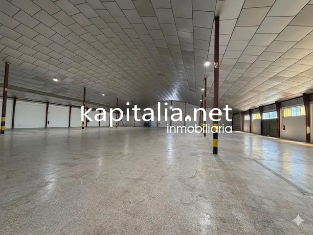 Nave junto Avenida del textil. - foto 3