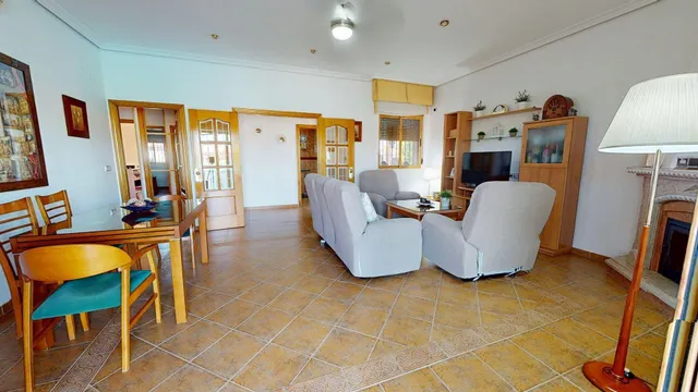 ¡¡ PARCELA EN PROINDIVISO CON VIVIENDA EN AVDA. DEL AEROPUERTO !! — 28