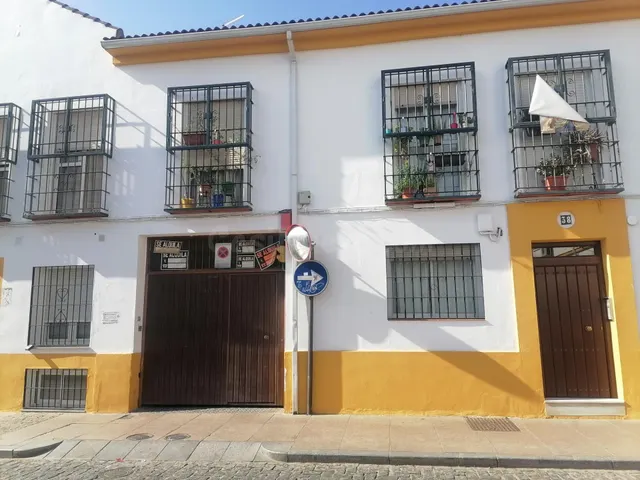 ¡¡ PLAZA DE PARKING EN ZONA MUY DEMANDADA !! - foto 2