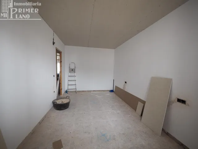 Ático Semireformado de 3 Dormitorios con Amplia Terraza en Tomelloso - €93,000 — 9