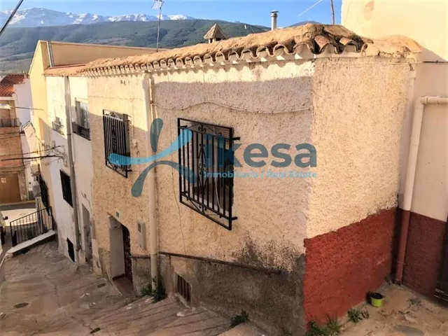 Oportunidad de Inversión en el Corazón de Fiñana - Adosado a