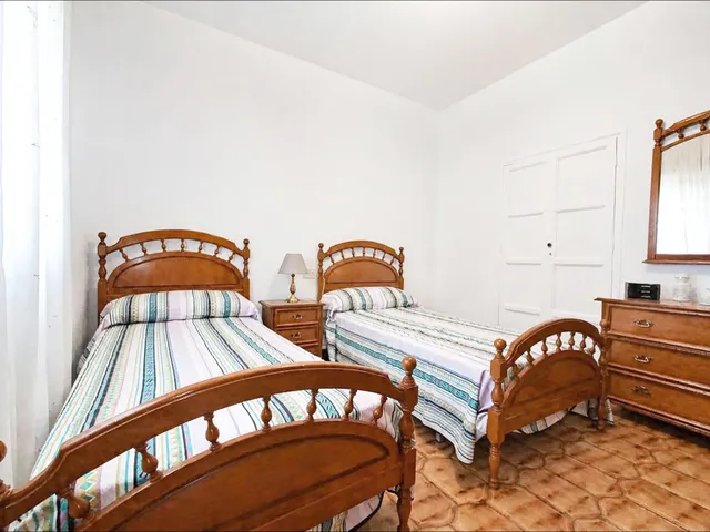 SE ALQUILA ESTUPENDO PISO AMUEBLADO — 15