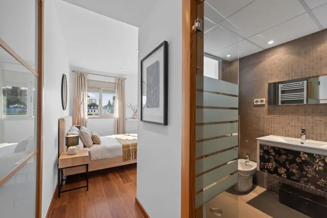 Calidez y Estilo: Tu Nuevo Hogar en Olas de Procusan, Torremolinos — 16