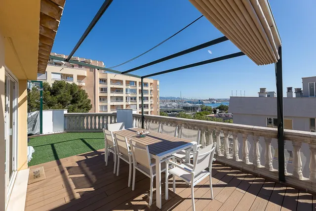 Ático dúplex con amplia terraza, vistas abiertas y 2 parking