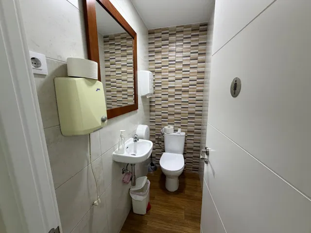 Local con negocio en avenida ana de viya – Cádiz — 12