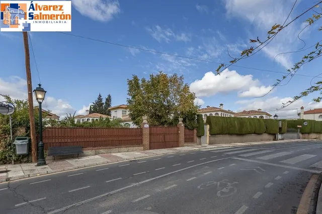 Gran casa con parcela y piscina en Cájar — 37