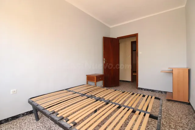 Oportunidad en San Antón: piso de 2 dormitorios para reforma - foto 2
