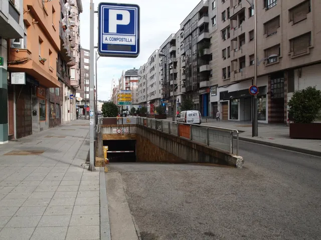 OPORTUNIDAD, COCHERAS EN EL PARKING DE LA AVENIDA DE COMPOSTILLA — 6