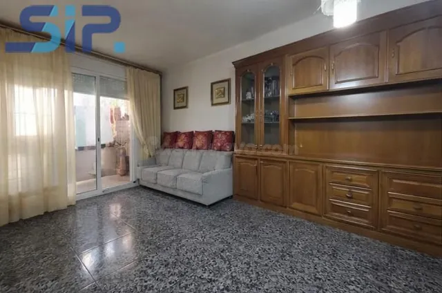 ¡Gran oportunidad en Zona Espirall! Planta baja amplia y lis - foto 2