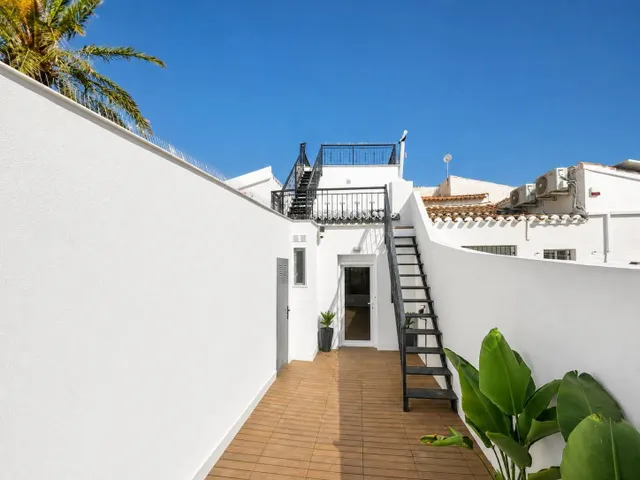 Villa de 4 dormitorios 2 baños en punta prima ( orihuela costa ) — 33