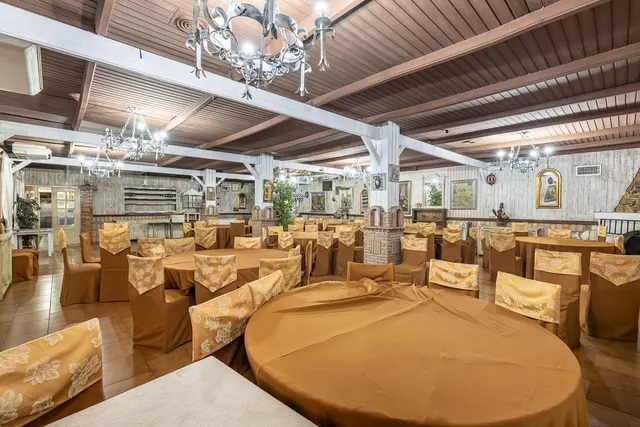 EN VENTA HOTEL Y RESTAURANTE LOS PINILLOS — 10