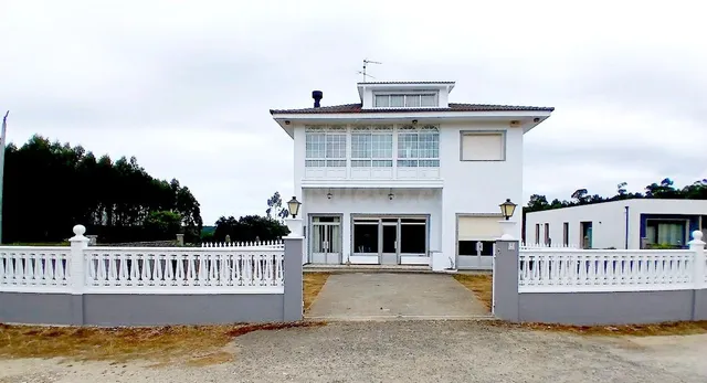 Casa con finca 3300m2 en Pazos - Ponteceso