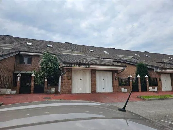 CHALET ADOSADO ASTILLERO