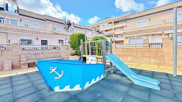 ADOSADO DE 3 DORMITORIO Y 2 BAÑOS EN ORIHUELA COSTA (ZONA LOS DOLSES) — 37